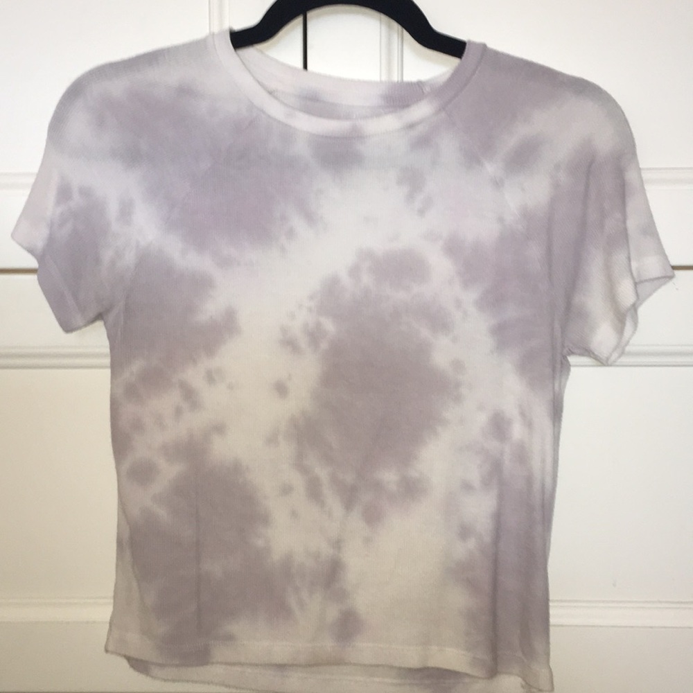 white and grey American Eagle ribbed tee